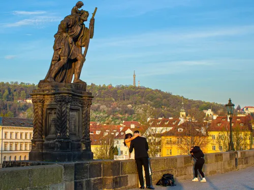 Wedding photoshoot at the Charles Bridge